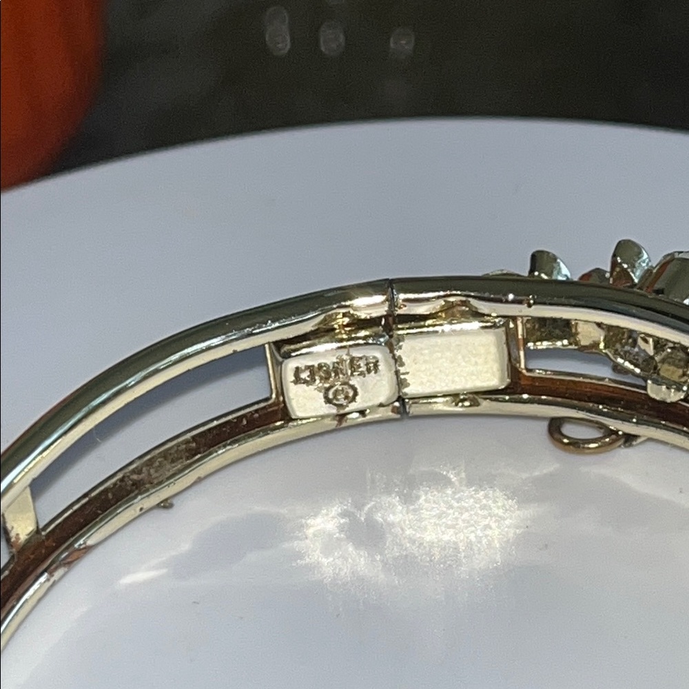 Vintage Lisner Gold and Green AB Bracelet - Picture 4 of 7